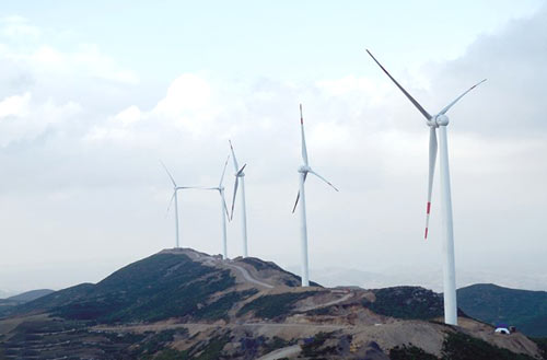 5月15日8时,六盘水市第一座风电场―盘县四格风电场一期工程启动1台